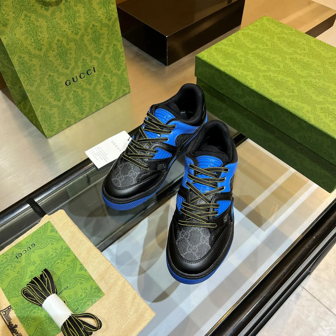 👟👟Ex-factory price 600👟👟 Men's size +10 high version, the top version of 2022 Gucci low-top sneakers! The new colors are reproduced one to one. New style for early spring, creating a perfect style💣💣💣street style🔥🔥🔥cool and trendy C-level fashionable outfit with a retro and futuristic feel🌹🌹🌹classic boot shape + British color-blocking design, super eye-catching. Various leather splicing, original reverse mold last type, imported high-end knitting needles showing exquisite texture! Open mold to customize high-density TPU outsole. 15 colors come out first. Size: Female 35-41 Male 39-46